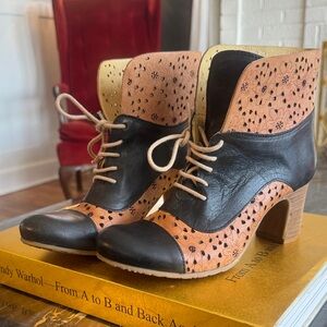 NWOT Black and Tan Women's Brako Leather Ankle Lace Booties w/ Cutout Details